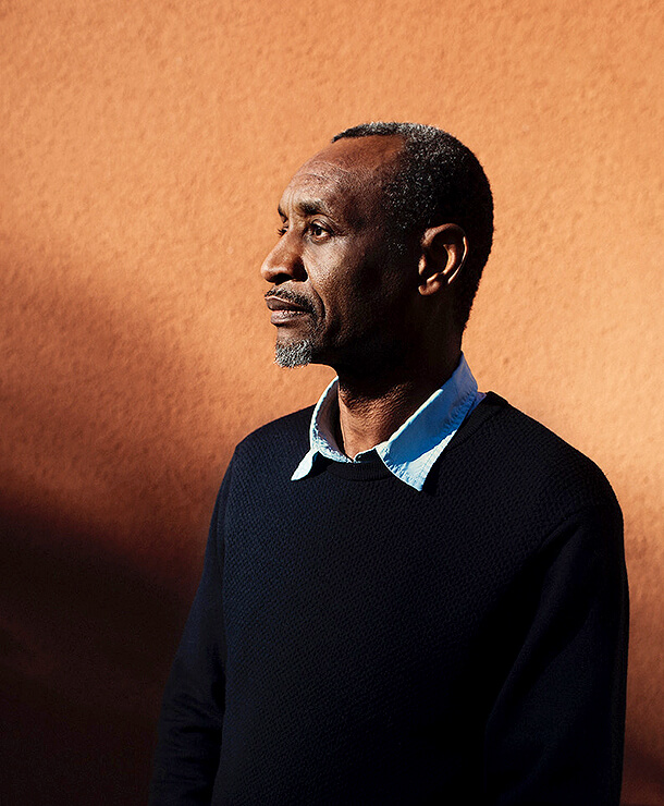 Professional portrait of Dani Kouyaté in studio, photographed by Susanne Walström in 2017